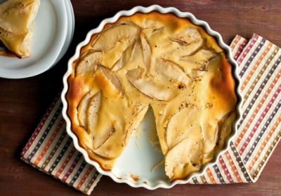 Можно ли кормящим мамам есть шарлотку? Правила употребления и полезные рецепты пирогов с яблоками