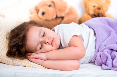 приучить ребенка спать отдельно