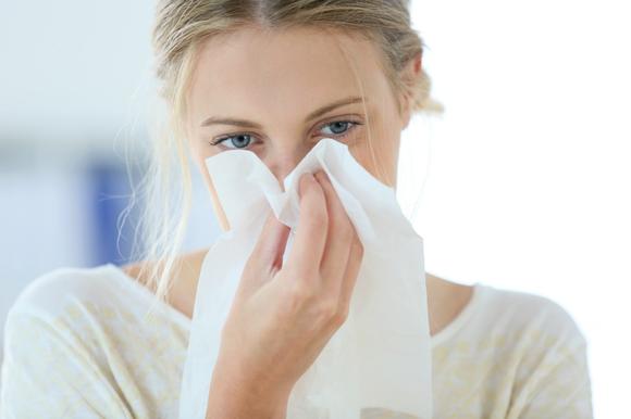 Чем лечить сильный насморк и заложенность носа?