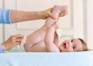 Как правильно подмывать новорожденную девочку, чтобы избежать заболеваний?