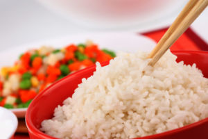 Рис в тарелке