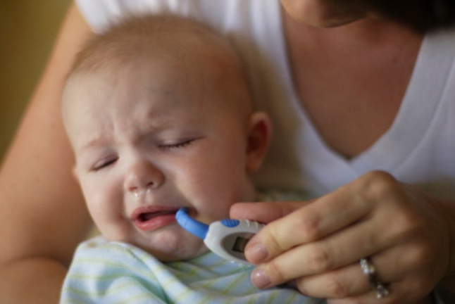 Чем лечить насморк у ребенка 1 года?