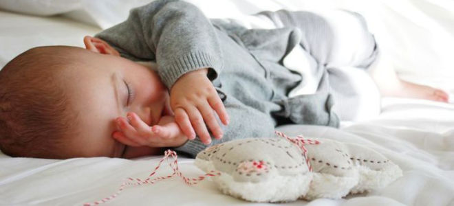 Сколько спит ребенок в 7 месяцев